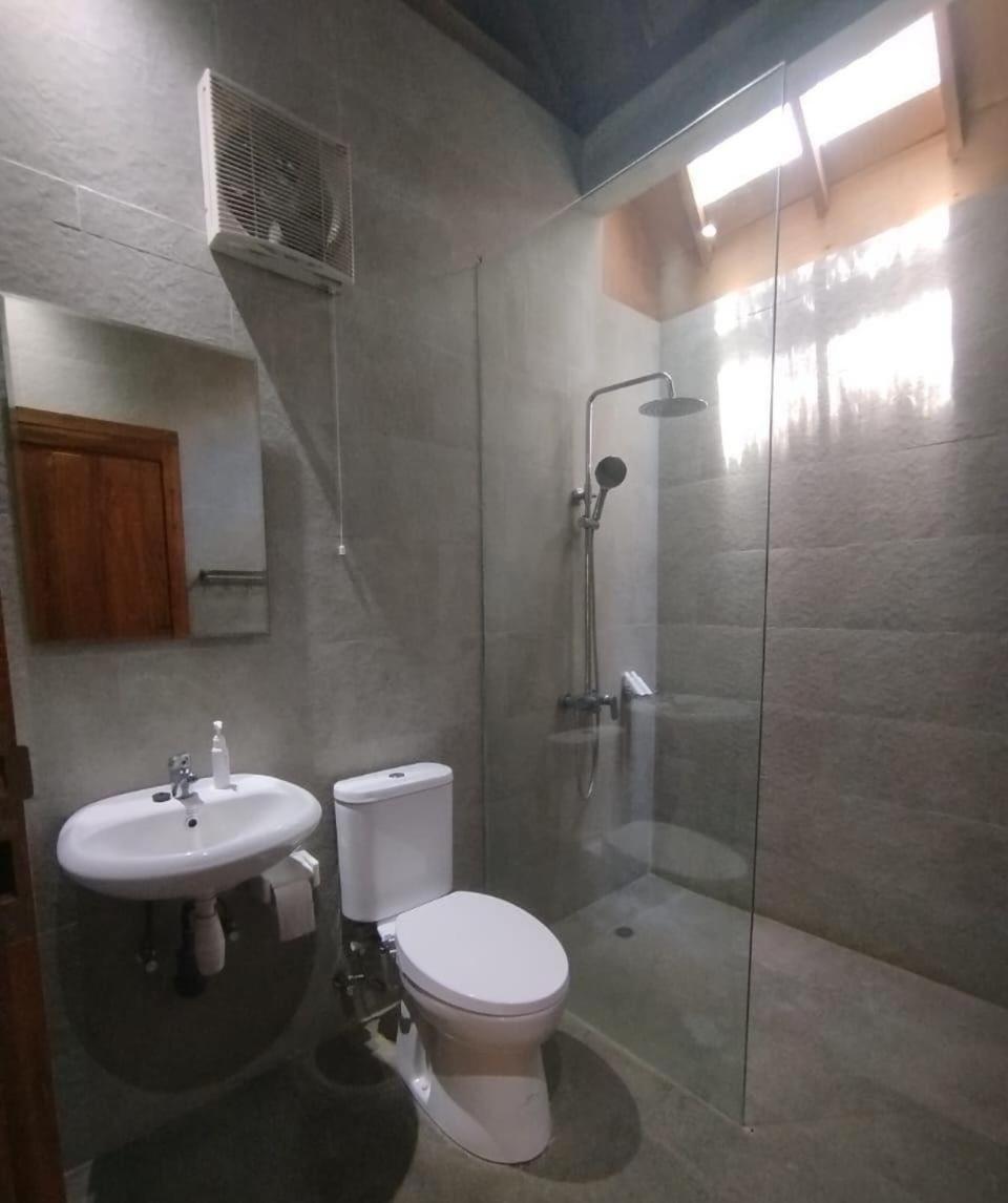 Villa Lova Sambirenteng Gretek Exteriér fotografie